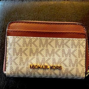 Micheal Kors small walleyes. Used but in great condition
